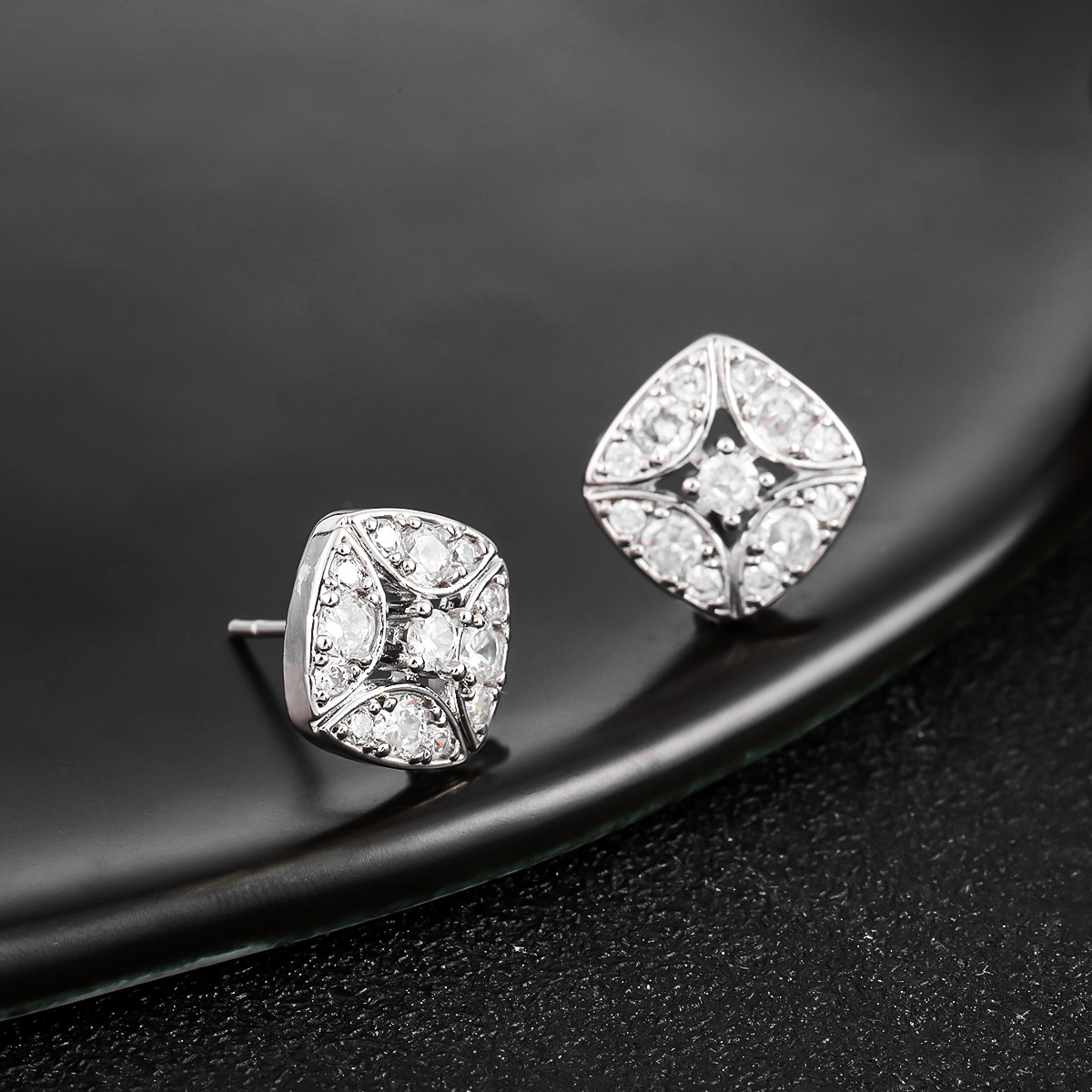 Sugar Cube Sparkling Zirconia Stud Earrings For Men Hip-hop Style_voghion.com