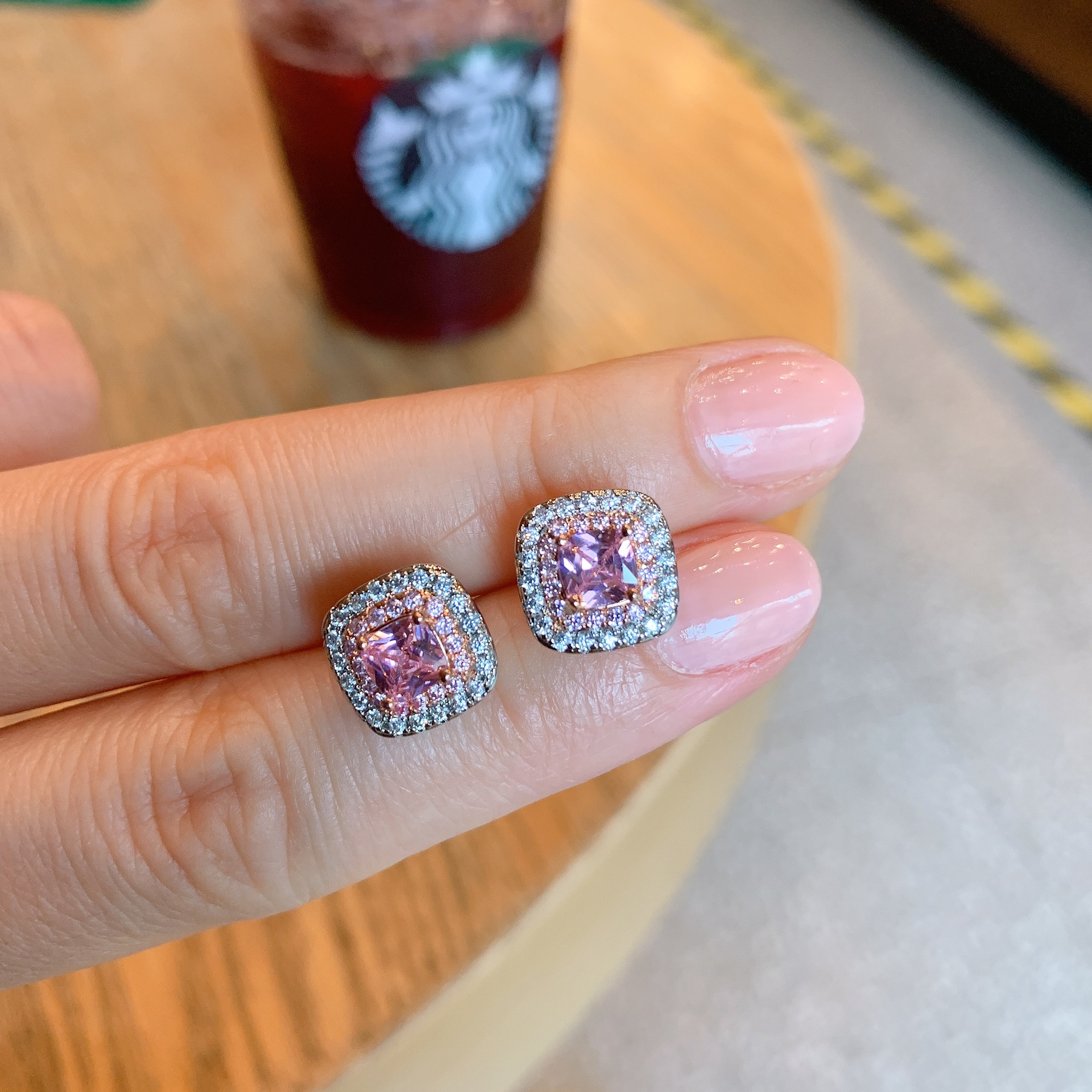 Pequeño Libro Rojo popular pequeño cuadrado anillo de azúcar flash ZIRCON s925 aguja de plata Rosa diamante pendientes pulsera anillo Amazon Accesorios