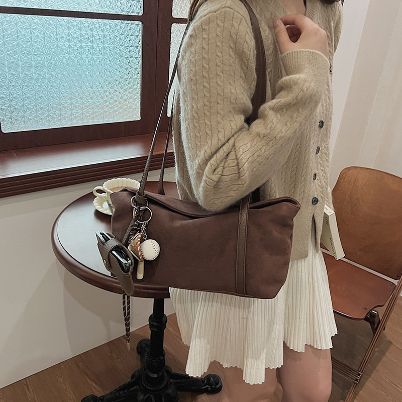 Cross-border 2025, otoño y invierno, nuevo bolso retro, bolso de seda, bolso inferior, bolso de hombro universal para mujeres