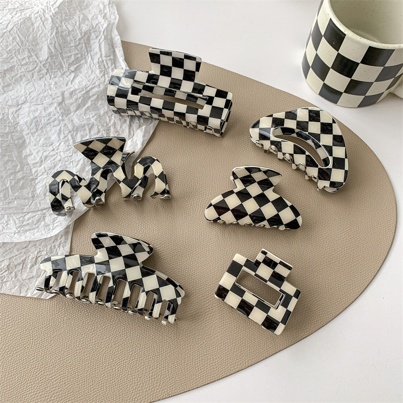 Simple Style Commute Checkered Plastic Stoving Varnish Hollow Out Hair Claws display picture 2