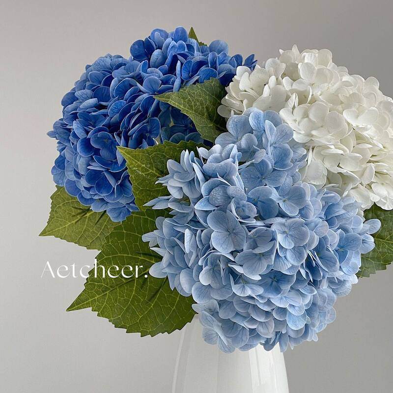 2-Leaf High-Quality Moisturizing Hydrangea Flowers with a Realistic and High-End Feel, Artificial Flowers for Hotel Wedding Floral Decoration 2-Leaf High-Quality Moisturizing Hydrangea Flowers with a Realistic and High-End Feel, Artificial Flowers for Hotel Wedding Floral Decoration