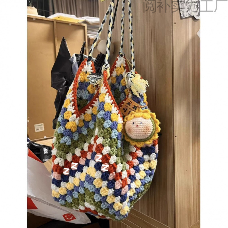Hand-Woven Grandmother's Wandering Bag, Crochet Wool Bag, Material Bag, Shoulder Bag, Fashionable Retro Handbag