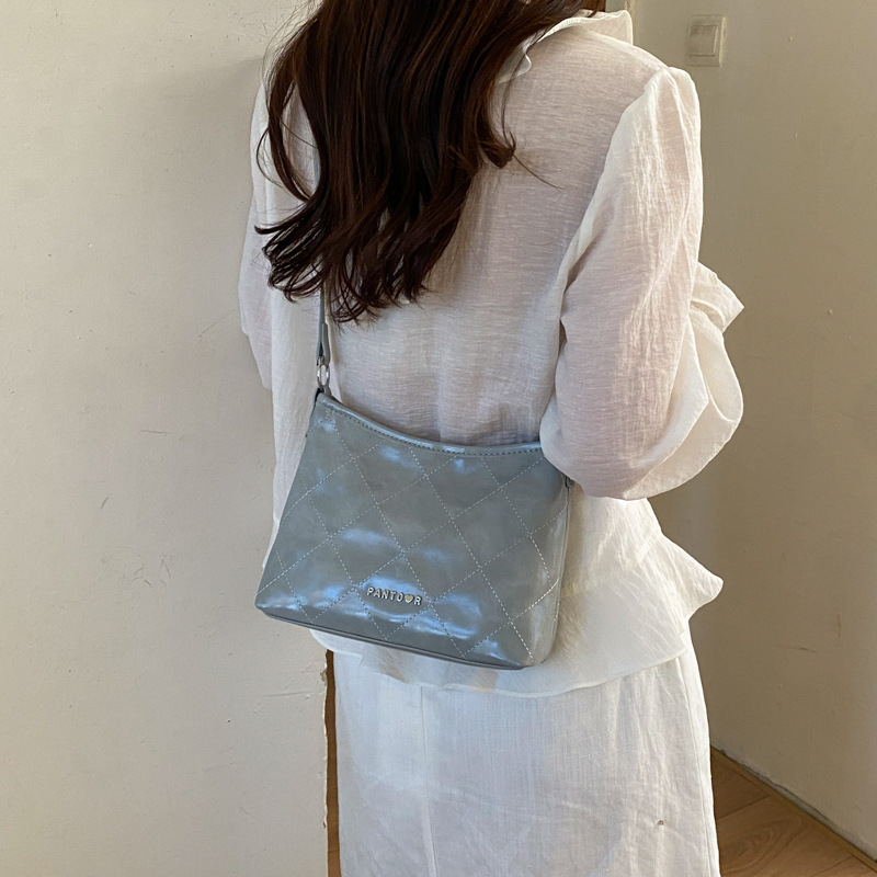 Bolso de cadena de diamante de gran capacidad para mujeres 2026 nuevo bolso de hombro retro de verano bolso de viaje diario image 4