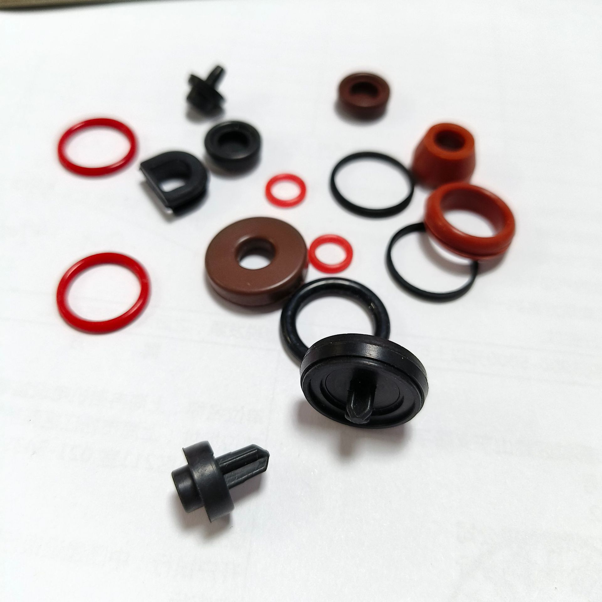 工厂制作塑料杂件 三元乙丙包胶件 丁腈橡胶非标件垫 圈 套 罩 帽