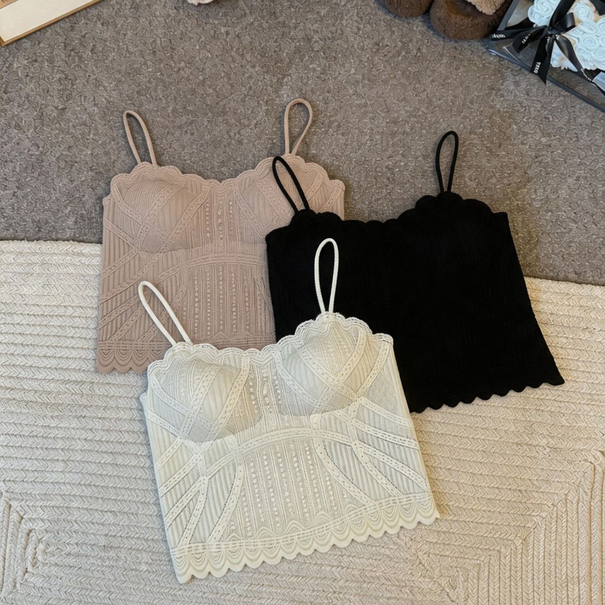 New Early Autumn Lace Sexy Camisole with Beautiful Back Design, Integrated with Chest Pads, Tube Top Style for Layering
