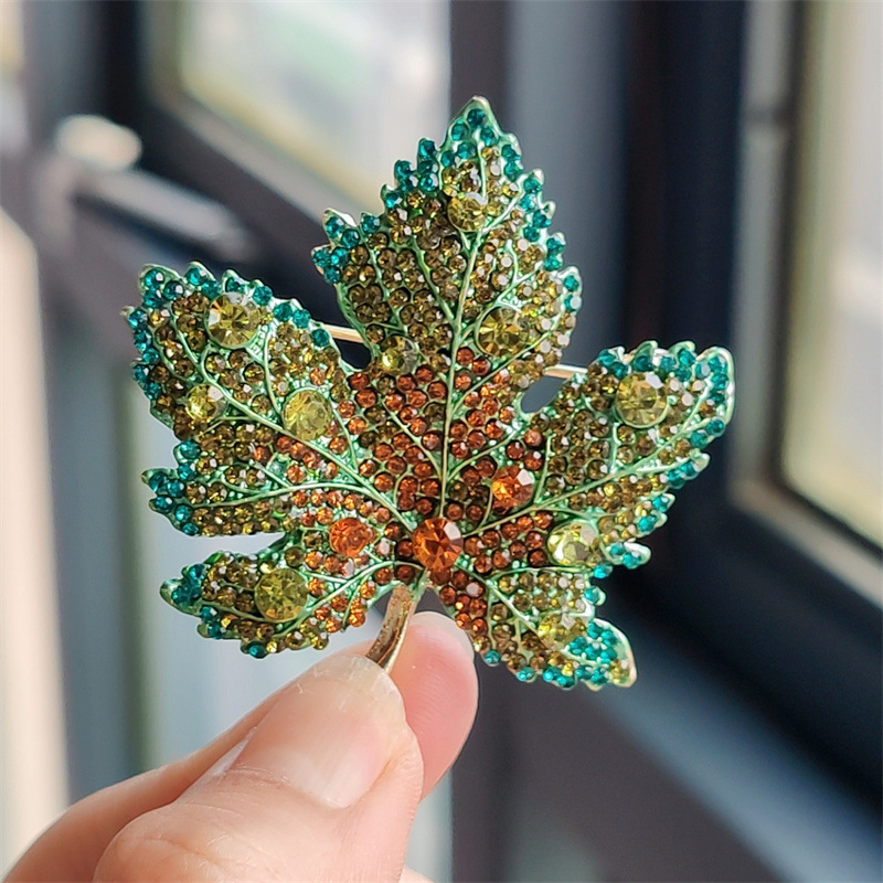 18g Weight Rhinestones Inlay Material Vintage Style Pin Maple Leaf Alloy Plating Inlay Rhinestones Women's Brooches