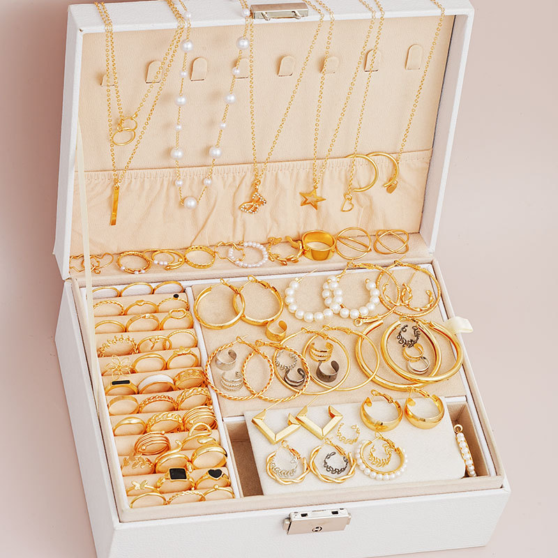 Europa y América transfronteriza nueva atmósfera creativa simple anillo de diamantes de perlas pendientes collar traje de oro al por mayor