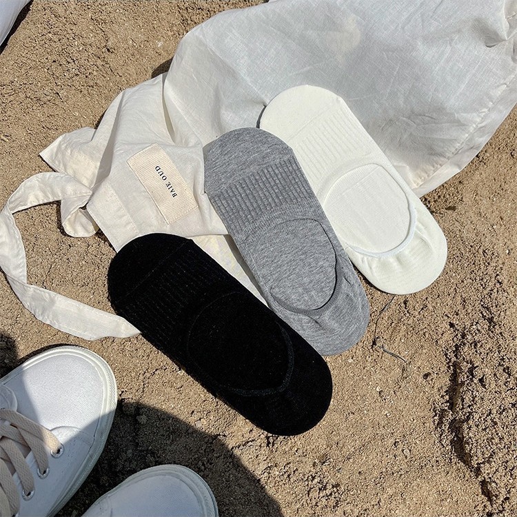 2025 primavera y verano delgada boca ligera de color sólido simple algodón peinado sin costura base de calcetines de barco invisible mujer no caiga talón