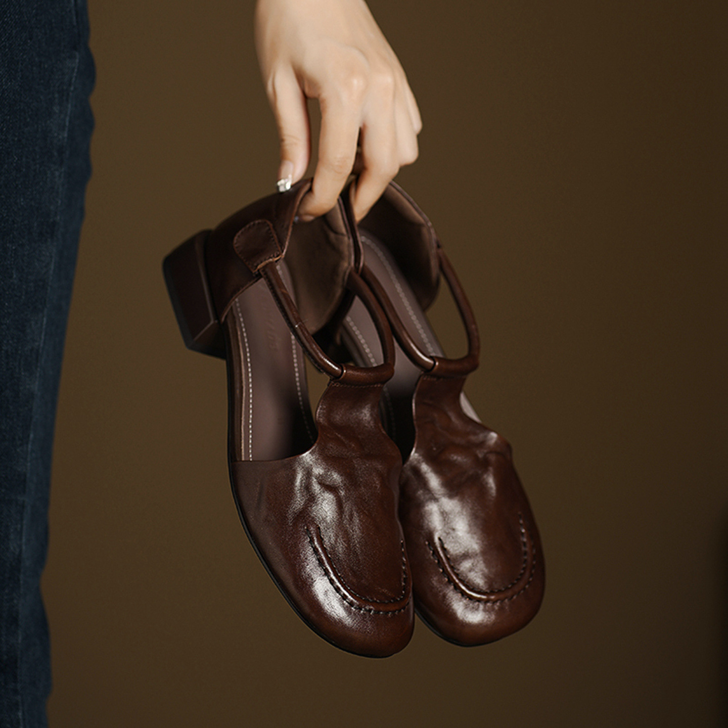 Dép sandal nữ quai ngang mũi tròn đế bằng da bò phong cách retro — màu nâu