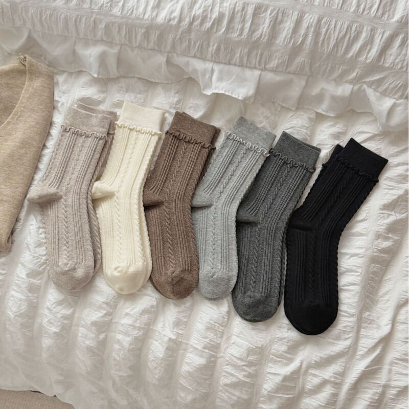 Autumn and winter micro-pressure solid color twisted socks from Zhuji, pure cotton versatile stacked socks with lace trim, seamless women's mid-calf socks Autumn and winter micro-pressure solid color twisted socks from Zhuji, pure cotton versatile stacked socks with lace trim, seamless women's mid-calf socks