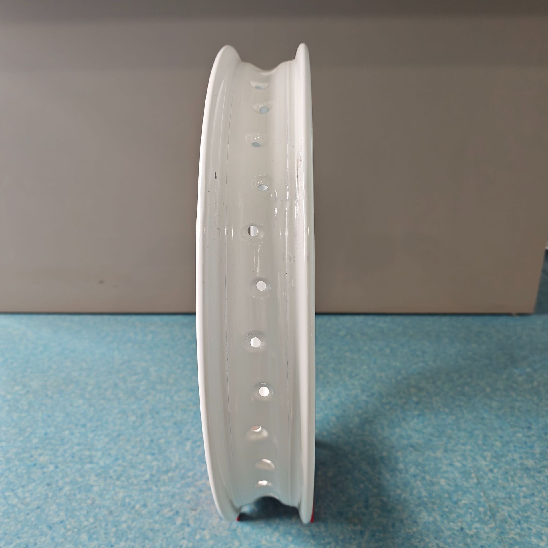 Bright white high-gloss motorcycle spoke rims, electrostatically sprayed anti-rust wheel rims, personalized modification replacement parts, factory