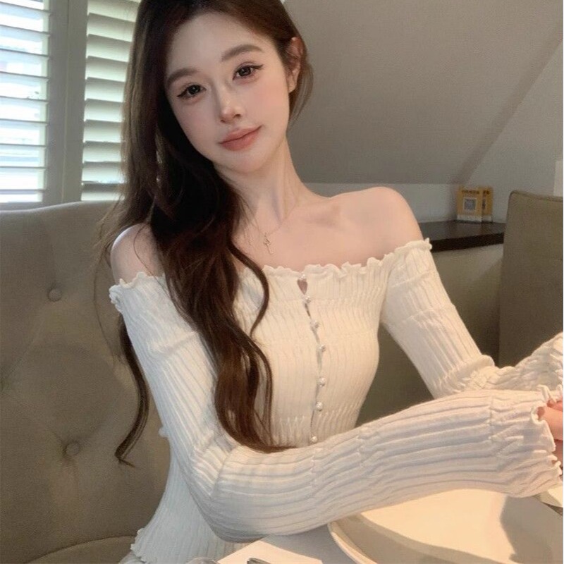 White One-Shoulder Long-Sleeved Knitwear for Women in Autum Pure Lust Style Waist Slimming Knitwear Cut Out Short Off-Shoulder Top