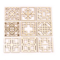 Diyアクセサリーの木製の透かし彫りのペンダントの透かし彫りの窓の花の木の切れの60mm-70mmの透かし彫りの木の切れの現物の卸売り