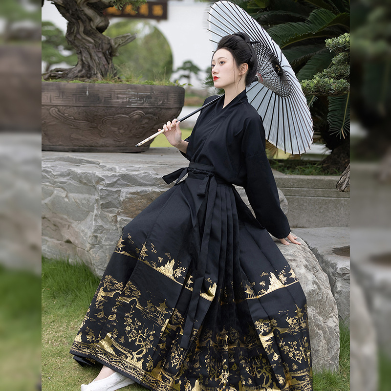 Jiangnan Rainy Autumn 2024 Half Skirt with Gold Brocade, Silver Brocade, and Mother-Of-Pearl Brocade Set