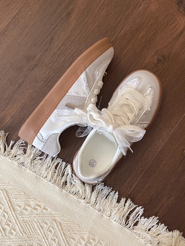 Instantly captivating girlish lace sneakers for women, 2026 new model, new Chinese style ballet-inspired retro white shoes Instantly captivating girlish lace sneakers for women, 2026 new model, new Chinese style ballet-inspired retro white shoes
