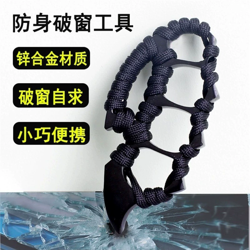 Новый палец тигра рука держа руку тигра палец пуговицы тигра