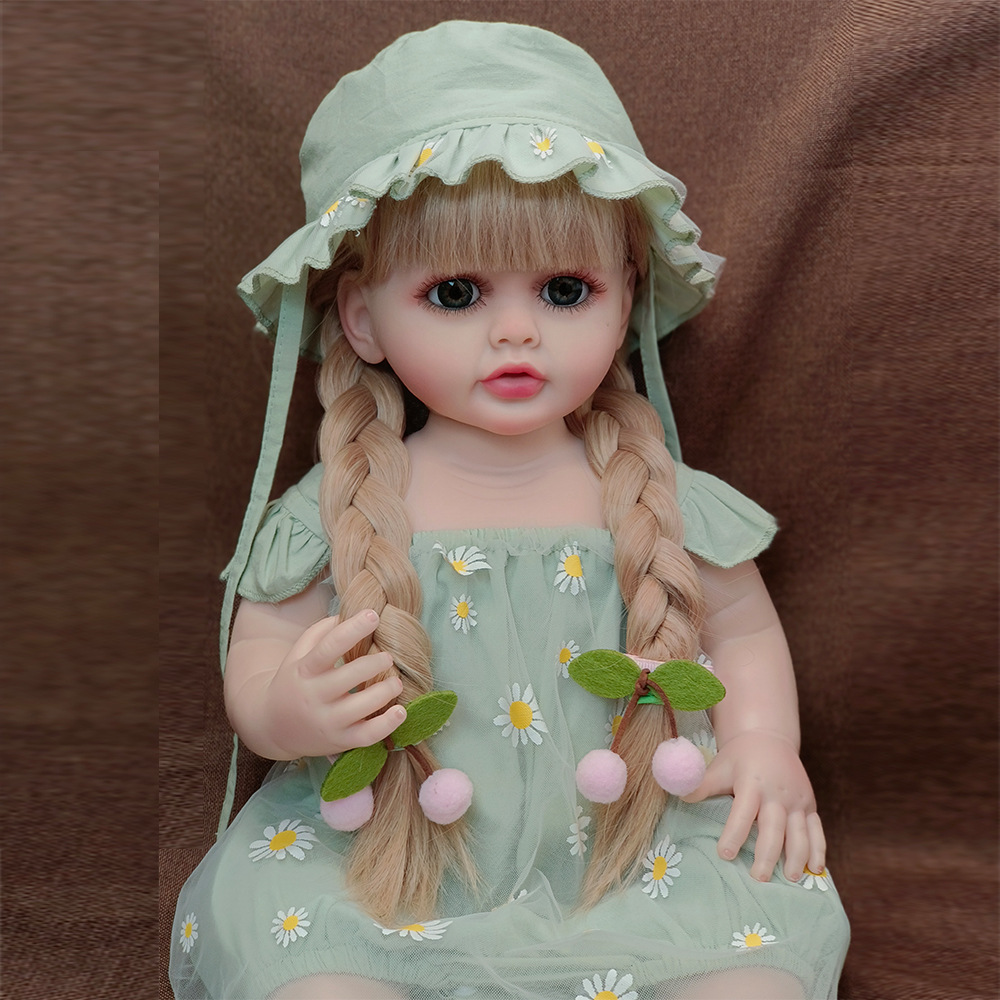 Muñeca suave artificial de 55cm, muñeco realista con cara sonriente, oso de fresa que puede entrar en el agua para acompañar el juguete de muñeca