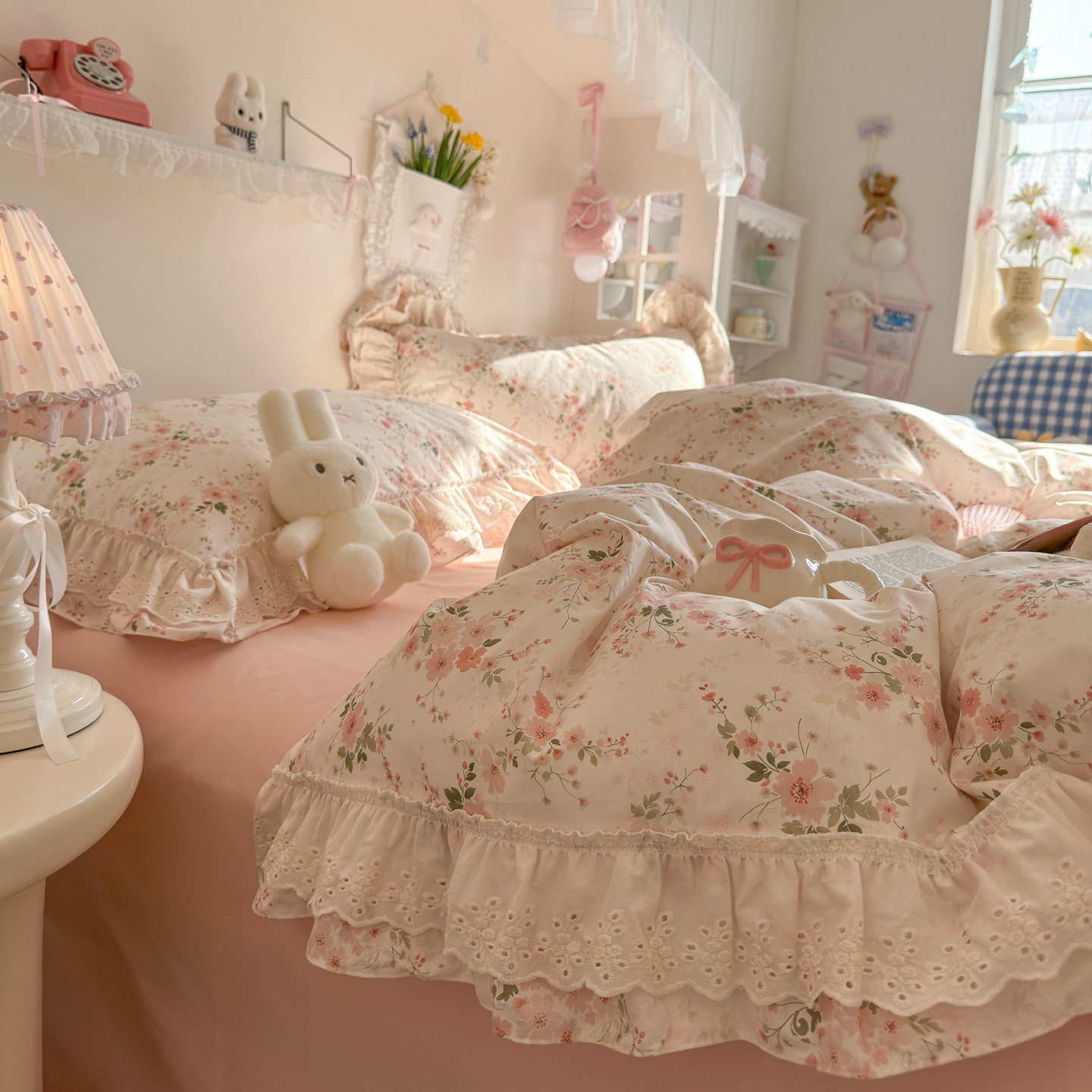 Todo algodón cuatro piezas de impresión pequeña flor de encaje dormitorio tres piezas de INS pequeño libro rojo blogger explosión de cama
