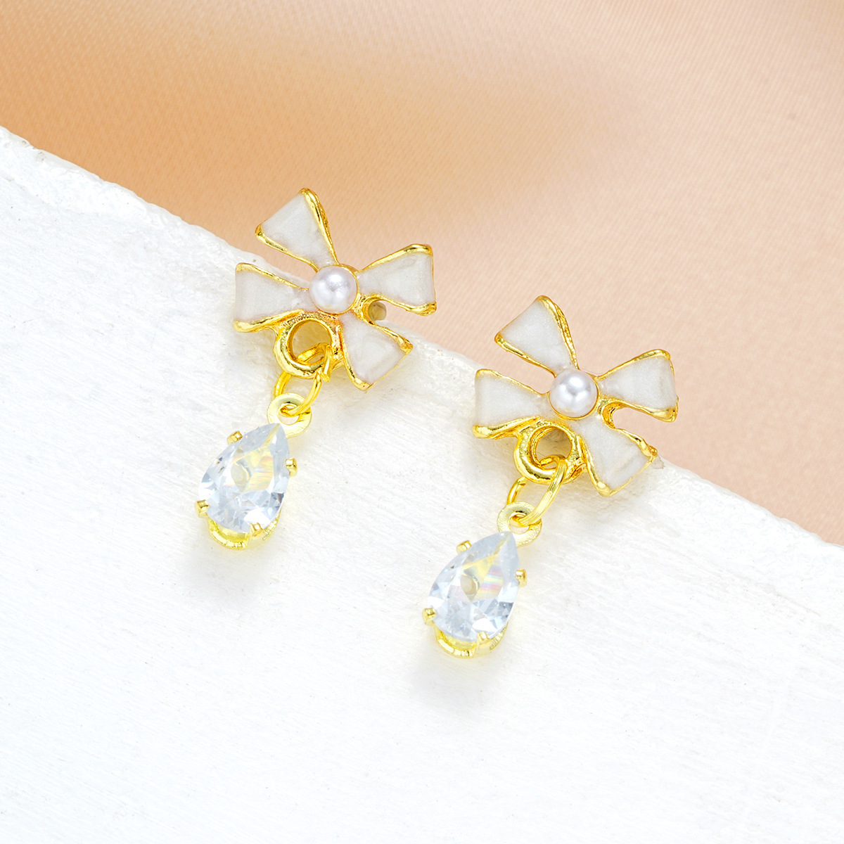 Sophisticated small cute universal earrings with bow pearl…