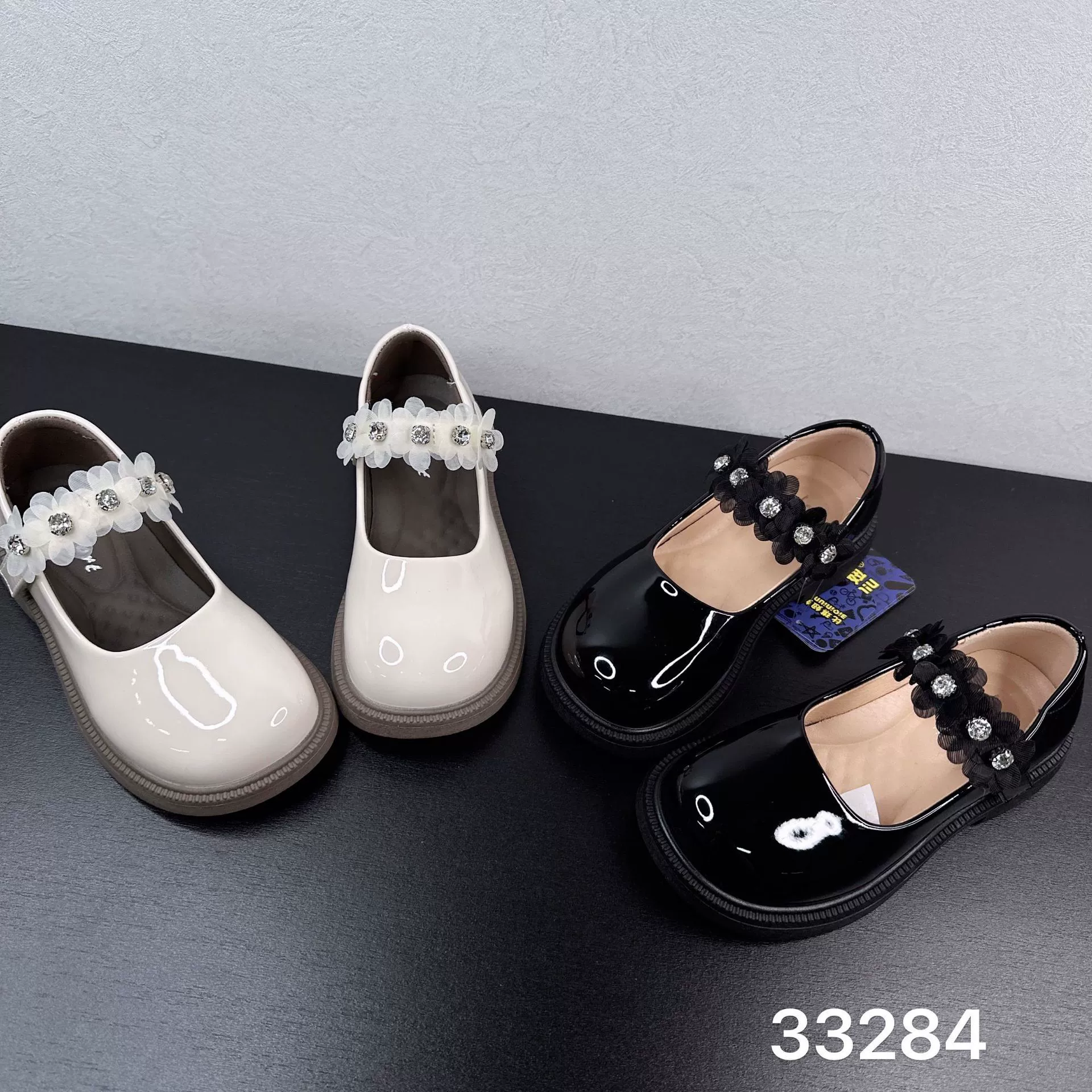33284 Детские кожаные туфли для девочек, осень 2025, мягкая подошва, модные с жемчужным бантом, принцесса для маленьких девочек