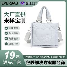加工定制手提包女质感爱心花朵刺绣休闲风轻便托特包斜挎包