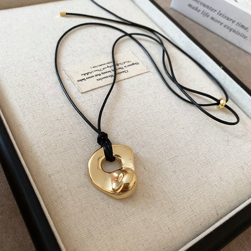 Collar colgante de doble amor hueco transfronterizo europeo y americano, cadena de clavícula de moda exquisita, decoración de diseño de personalidad de estilo dulce y fresco