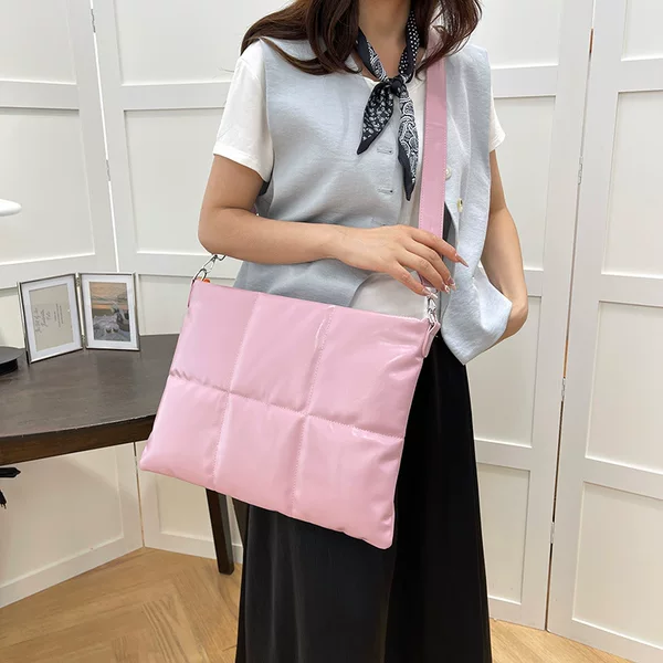 High-End Niche Down-Filled Large-Capacity Women's Bag 2026 New Trendy Spring Textured Crossbody Bag Versatile Bag