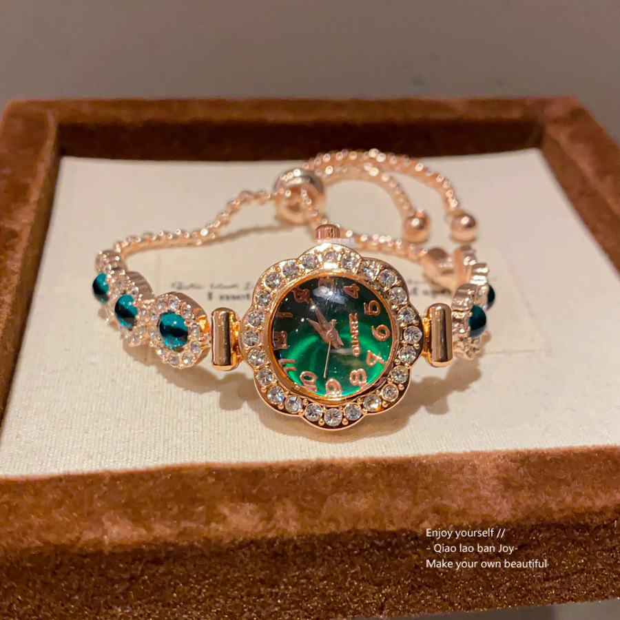 Diamond-Encrusted Geometric Round Watch Pull-Out Bracelet, Fashionable and Versatile Bracelet, Exquisite Light Luxury and High-End Bracelet