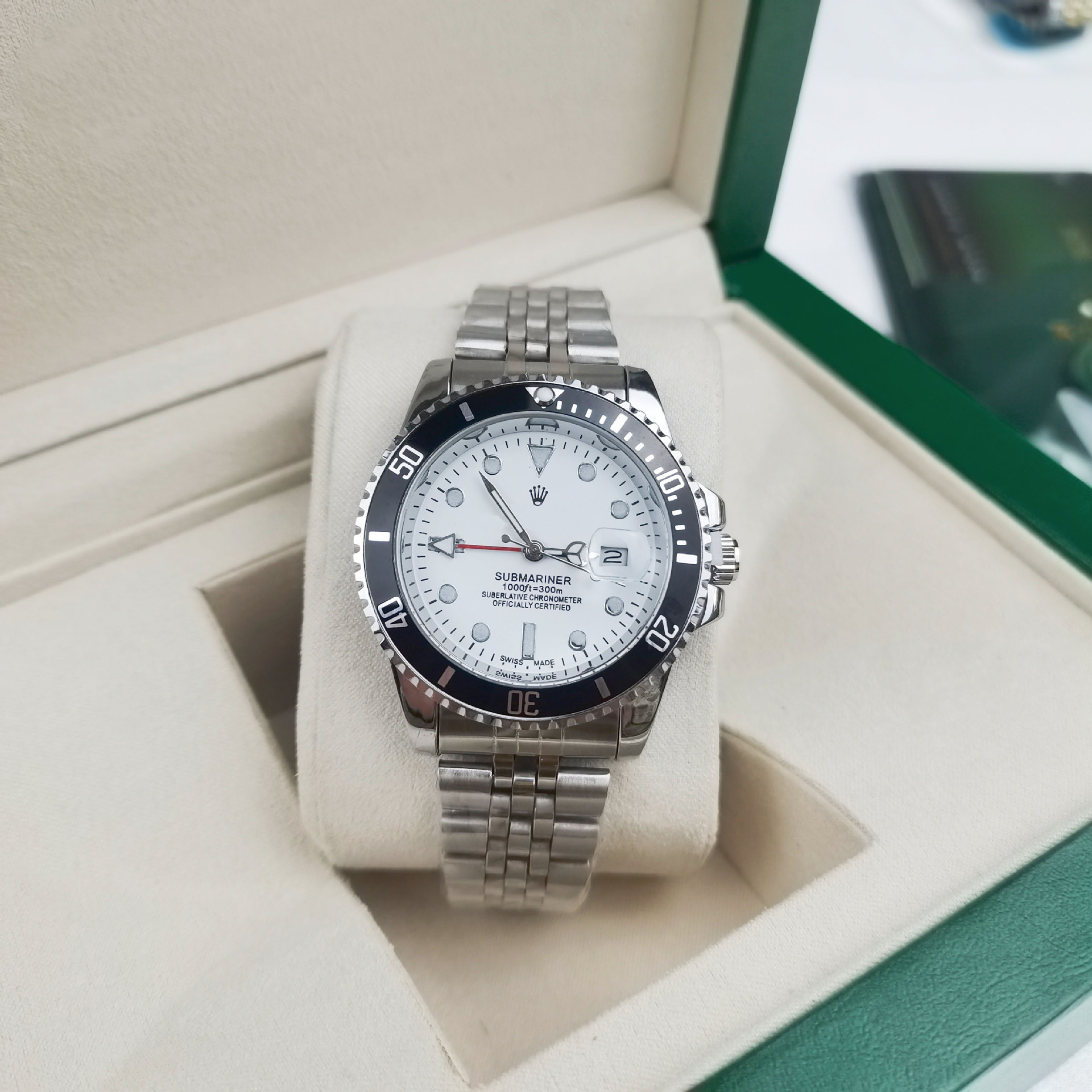 Four-pin water ghost, five-bead silver strap, black circle, white water ghost