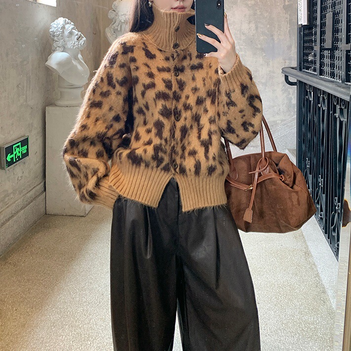 Gray's High-End Retro Stand-Up Collar Leopard Print Cardigan Women's Autumn and Winter New Fur Collar Jacket Loose Sweater Top Women