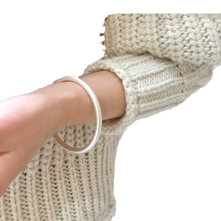 Pulsera mujer simple diseño de nicho sentido avanzado 2024 nuevo método antiguo círculo simple accesorios de pulsera de plata