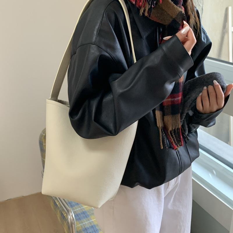 Bolsa de cubo de viaje coreano para mujeres 2025 nuevo estilo de alta calidad, bolso de hombro de cuero suave de gran capacidad, bolso de madre