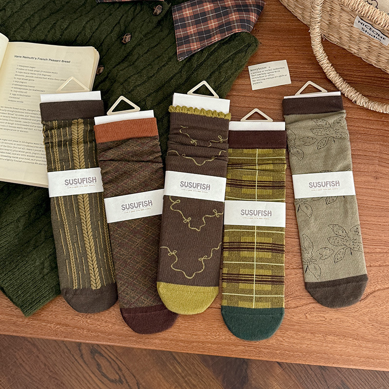 Women's autumn new collection: Japanese-style diamond-patterned lace mid-calf socks, featuring retro floral designs, contrasting colors, and a versatile, no-show style Women's autumn new collection: Japanese-style diamond-patterned lace mid-calf socks, featuring retro floral designs, contrasting colors, and a versatile, no-show style