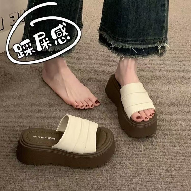 厚底高めのしわのあるレザービーチサンダル、女性用夏アウター2025新スタイル、スカート付きビーチサンダル、多用途|undefined