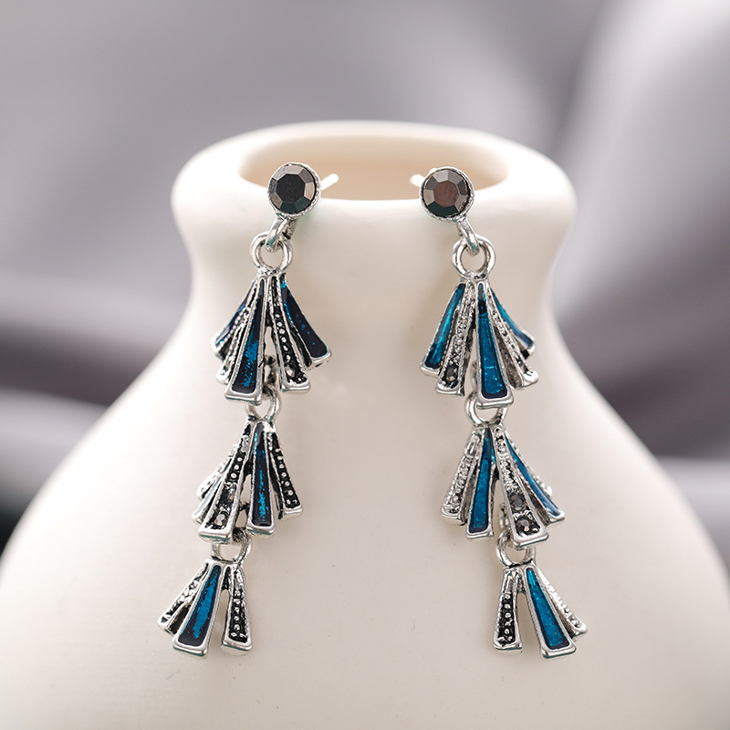 Small retro long geometric three dimensional sophisticated earrings