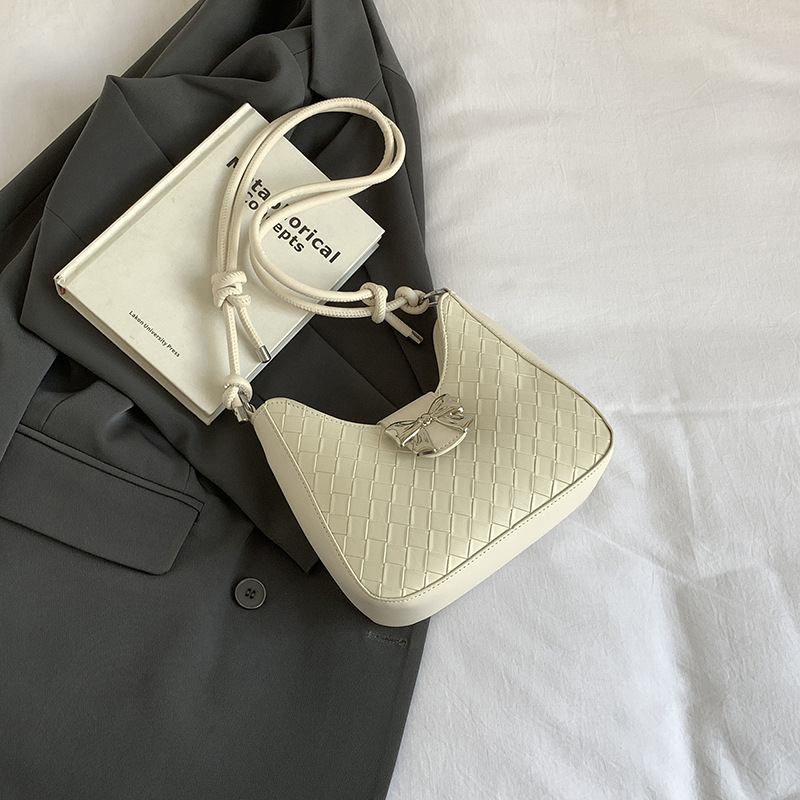 Bolsa de moda de tendencia bajo la axila para mujeres 2024 nicho de verano coreano de alta calidad tejido bolso de hombro casual bolso de brazo