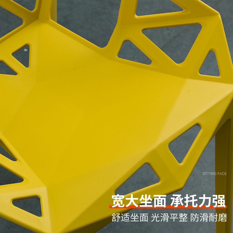 Silla de plástico PP al por mayor Silla de comedor hueca patio al aire libre ocio Oficina negociación silla creativo diseñador taburete trasero