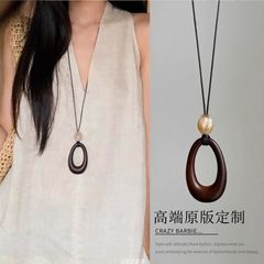 黑皮绳木质椭圆吊坠小众设计感项链女宽轻奢高级感锁骨链颈链配饰