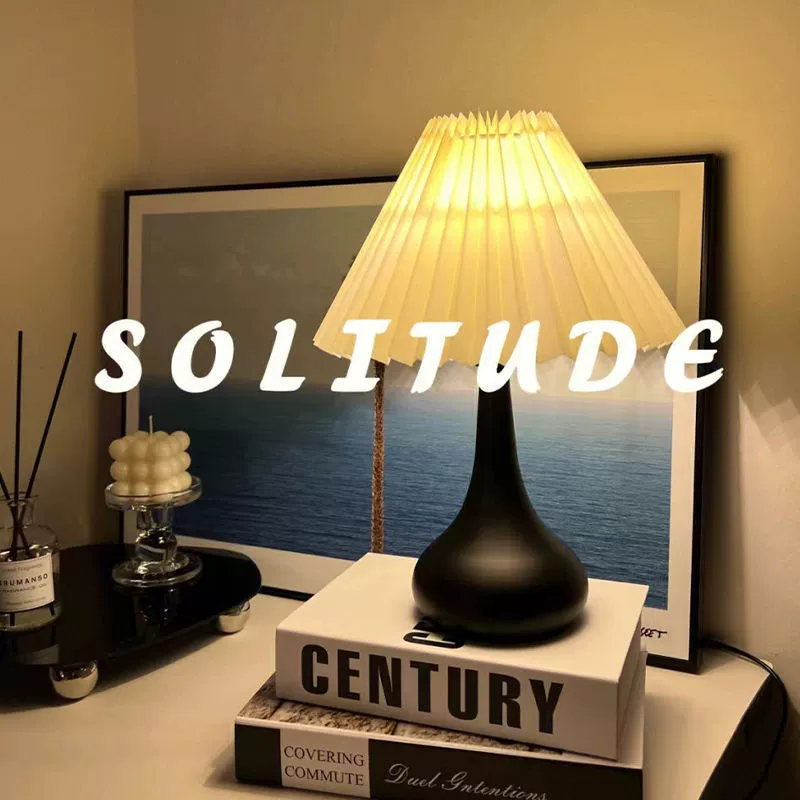 Винтажная настольная лампа для прикроватной тумбочки в спальне, стиль интернет-знаменитостей в стиле ретро, ​​подарок для девочек, украшение общежития, завод по производству небольших ночников с подключением.