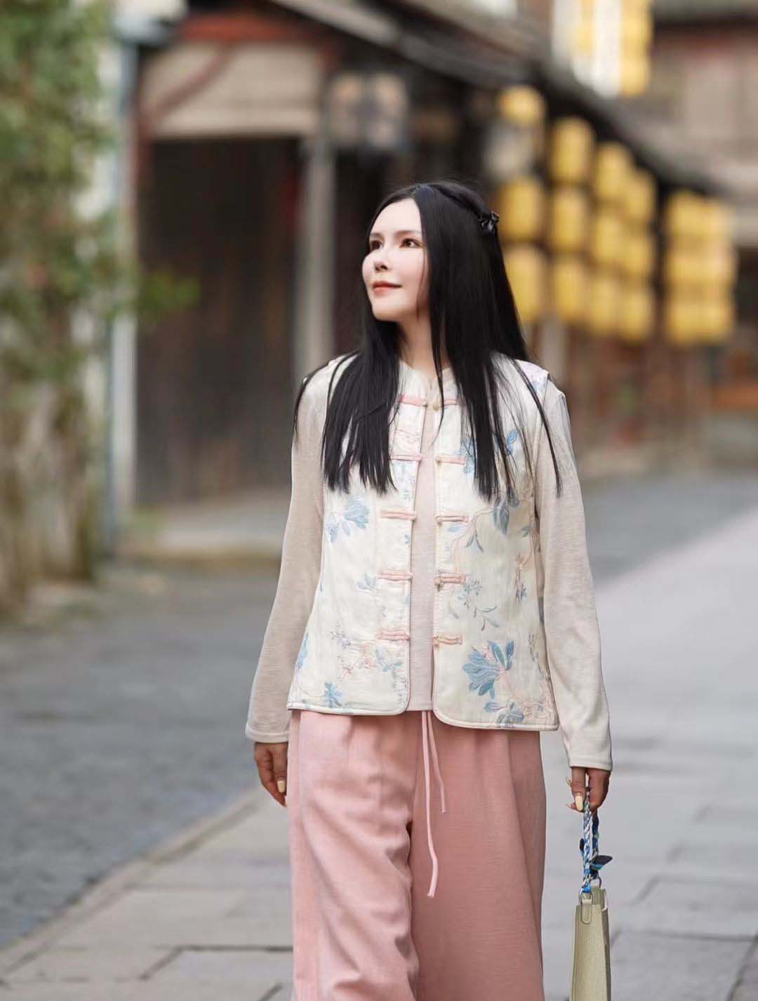 2025 otoño nuevo estilo de estilo chino de la industria pesada bordada collar de botón para mujeres chaleco de algodón ramie chaleco