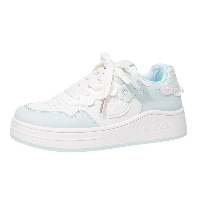 Zapatos de suela gruesa de vello de invierno nuevos zapatos de skateboard de color universal zapatos de algodón calentados cómodos zapatos casuales de viaje diario