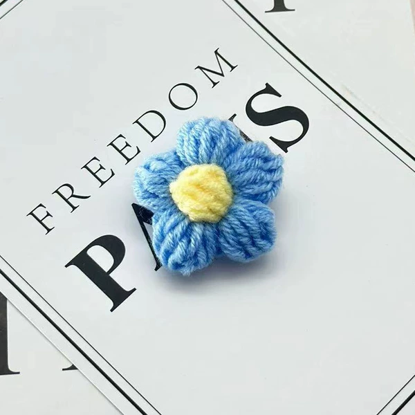 Blue Puff Flower brooch