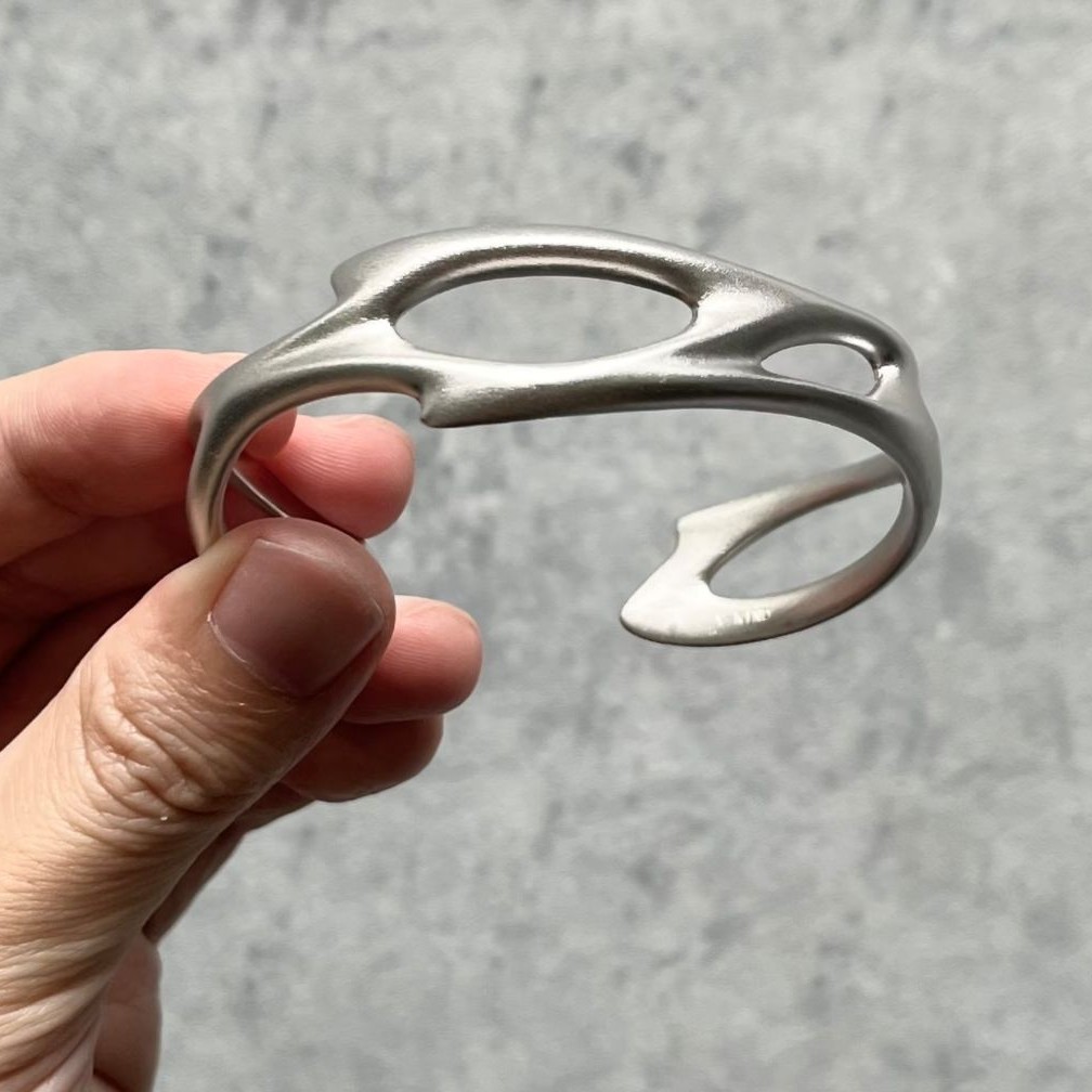 Small design matte silver bracelet