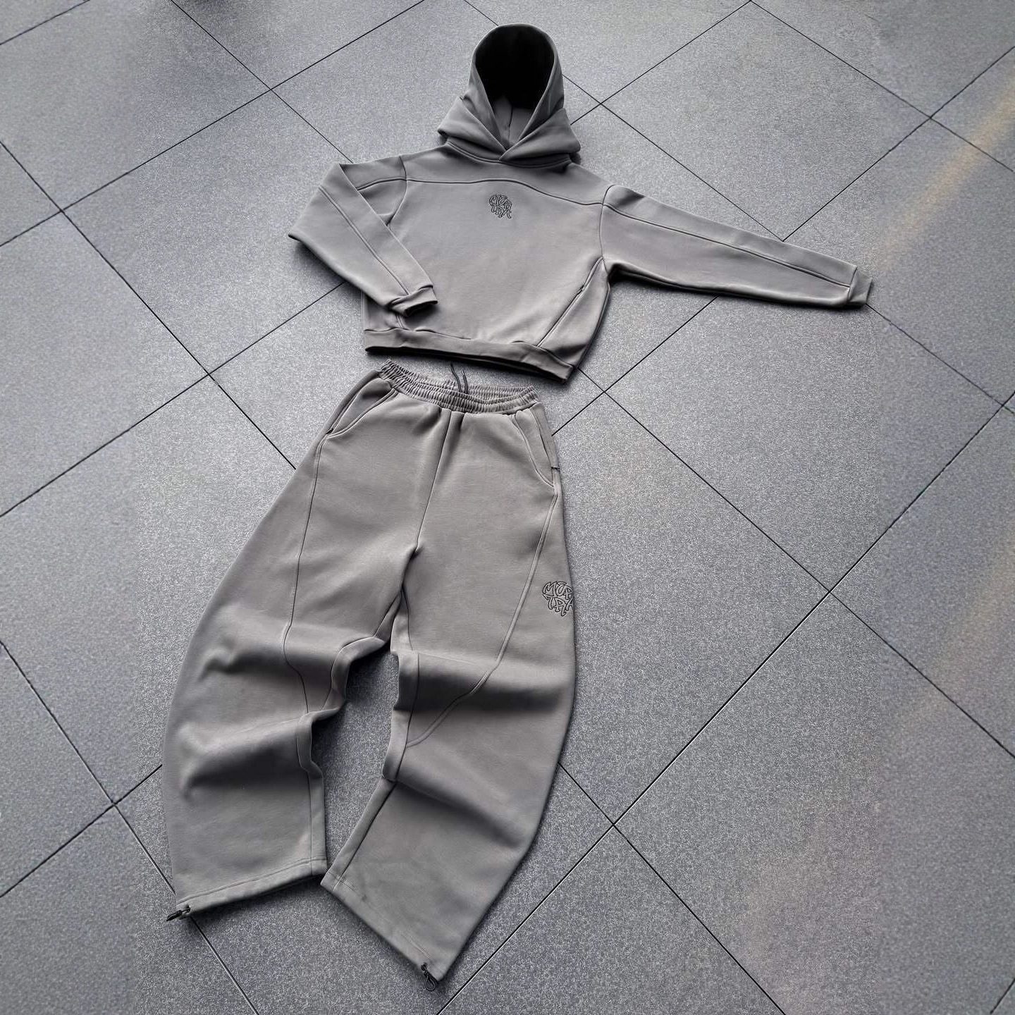 Europa y Estados Unidos personalidad transfronteriza calle estilo americano estilo de moda alta calle bordado hoodie explosivo chaqueta encapuchada tendencia multifuncional chaqueta