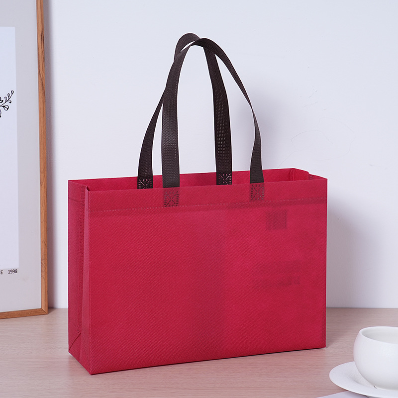 Bolsas de mano no tejidas personalizadas bolsas de tela no tejida ultrasónicas bolsas de mano de color sólido impresión LOGO bolsas de compras en stock image 7