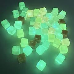 8 ミリメートルソリッドカラー星空発光アクリル光沢のあるサイコロジュエリーカラフルな正方形アクセサリー小さな正方形