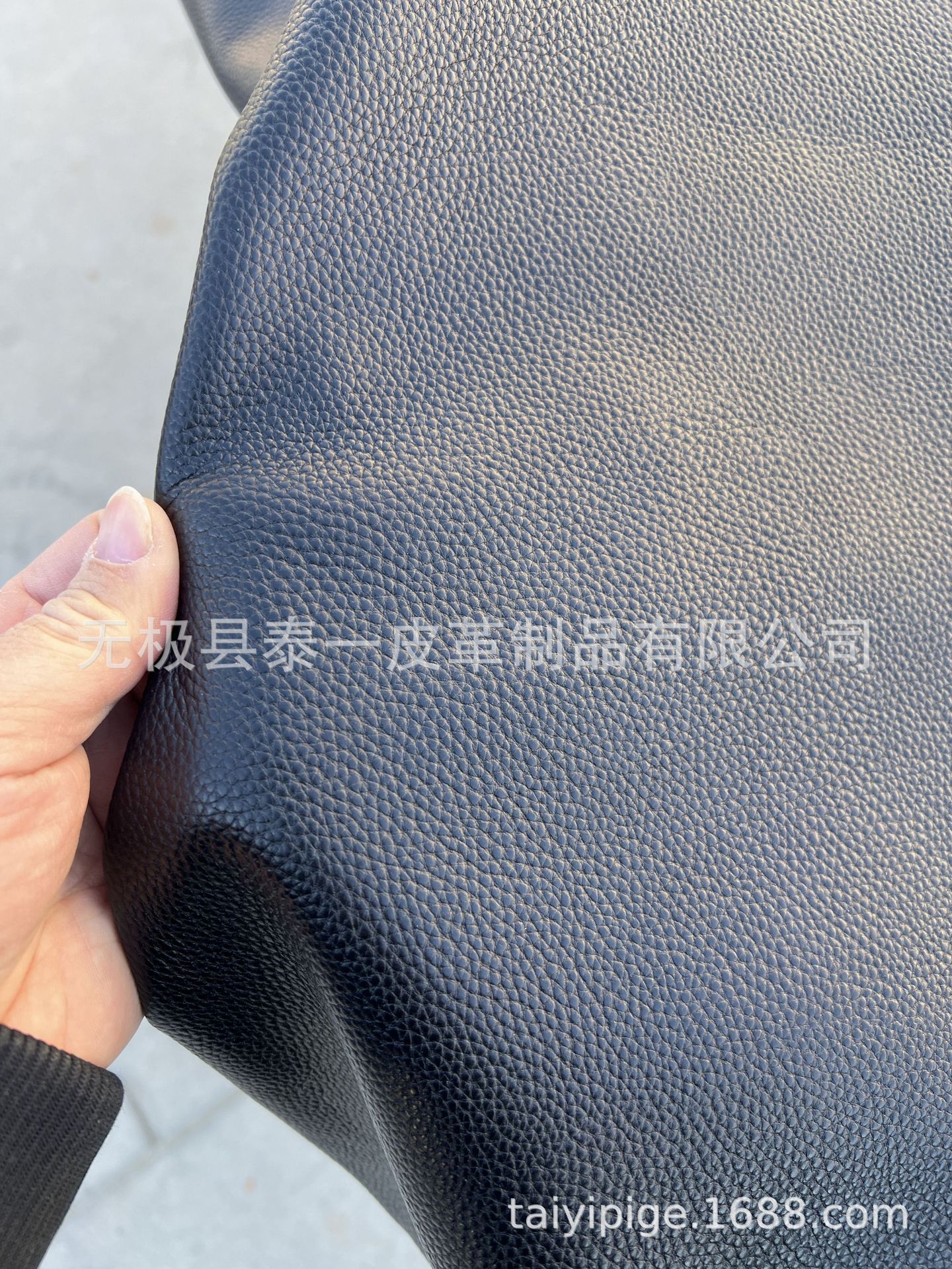 黑色头层黄牛荔枝纹，鞋包两用，厚度1.3-1.5、1.4-1.6、1.6-1.8