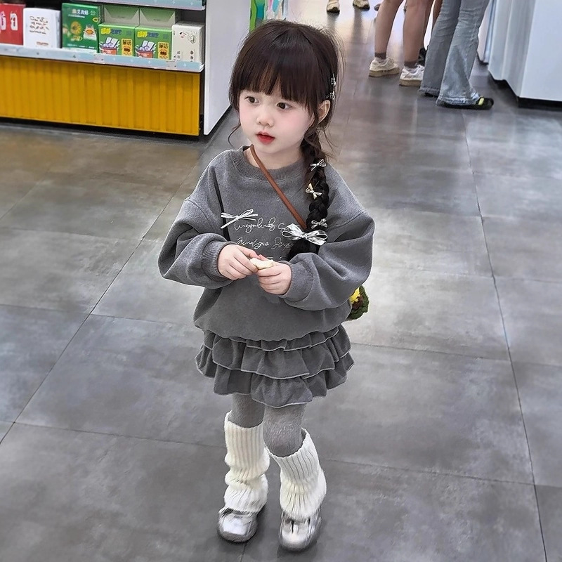 Girls' Western Style Suit 2025 Autumn and Winter Children's Bow Velvet Sweatshirt Baby Cake Skirt Two-Piece Set