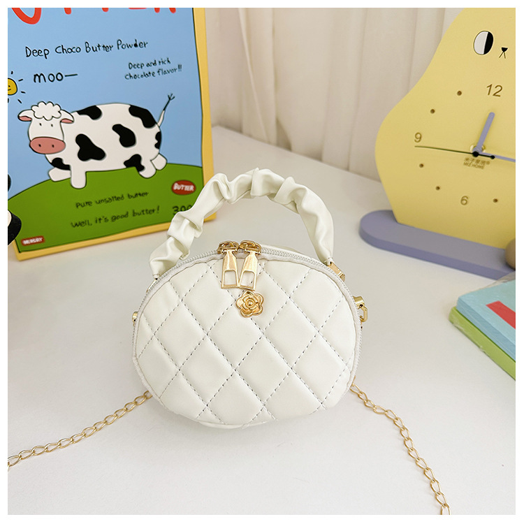 Women's Small Pu Leather Solid Color Cute Oval Zipper Crossbody Bag display picture 17