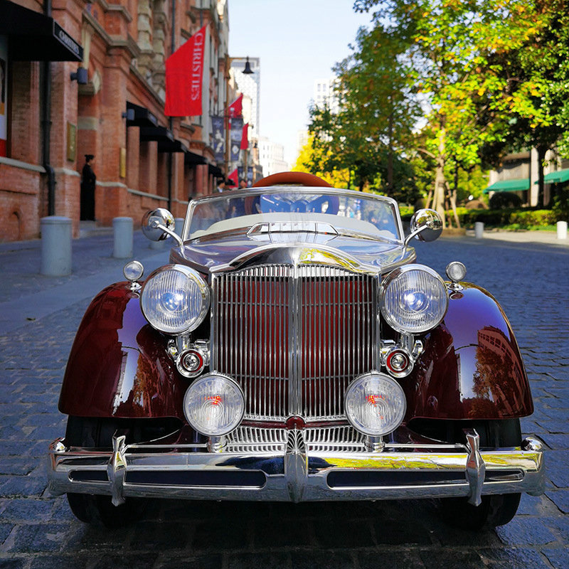 Coche eléctrico para niños El coche clásico de control remoto para bebés macho y hembra puede sentarse en las cuatro ruedas con tracción en las cuatro ruedas, coche de juguete oscilante recargable